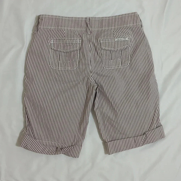 Abercrombie & Fitch Cuffed Bermuda Shorts, Color Cream/Brown/Pink, Size 4 - Picture 2 of 14
